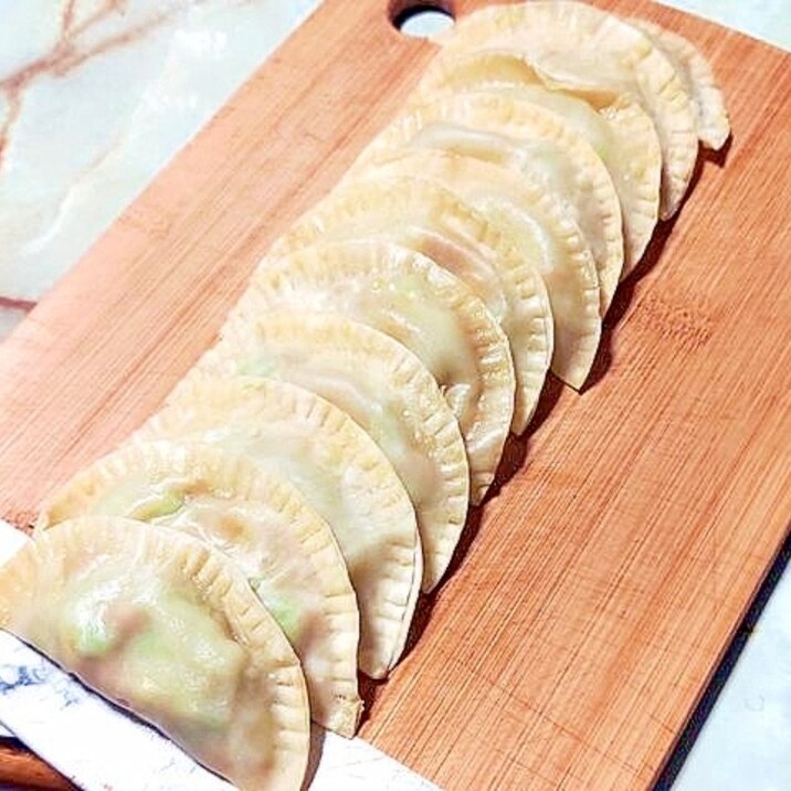 餃子の皮で！アボカドとツナのトースターでパイ♪